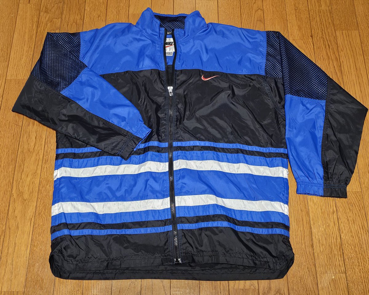 後ろのロゴに一目惚れ😍💘 自分のサイズにやっと出会えた✨ #NIKE #90s