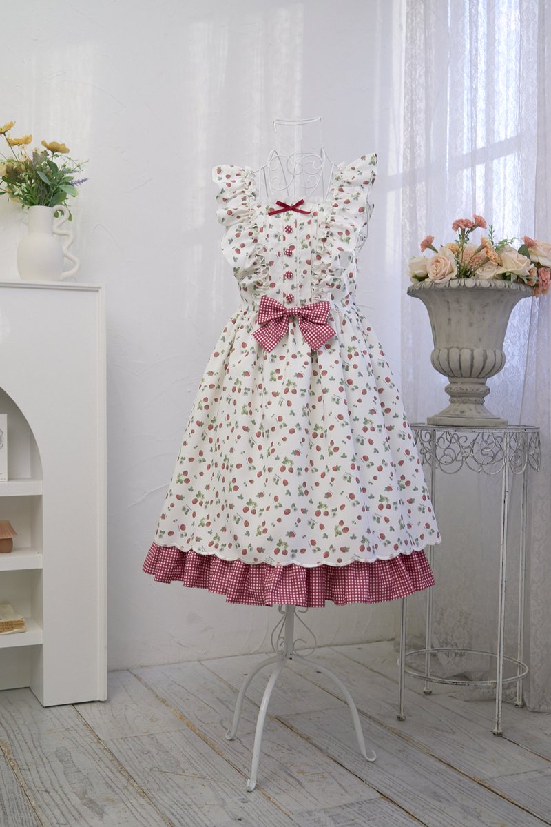 ストロベリーピクニックジャンパースカート🧺🌱 ご予約受付期間終了