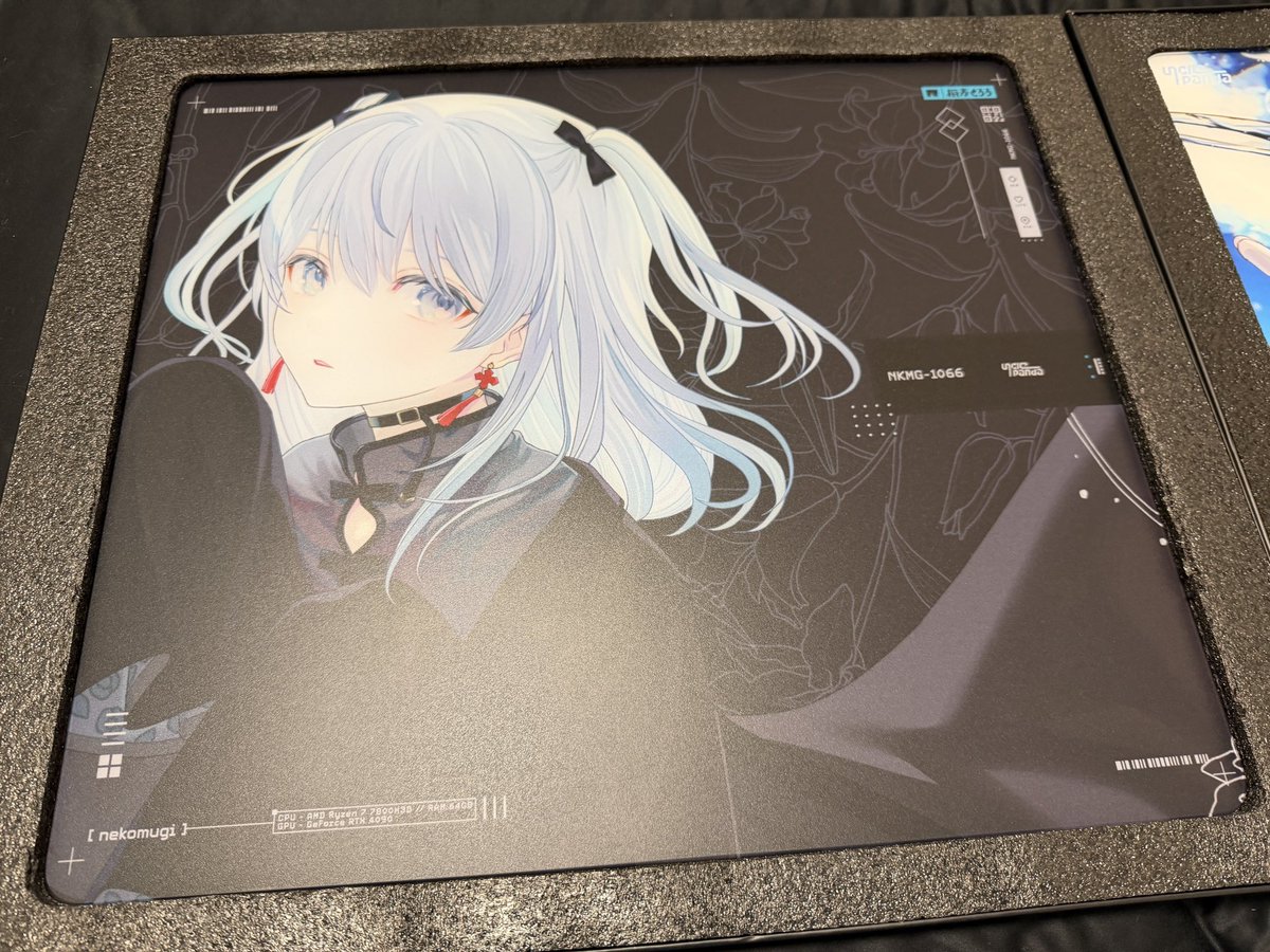 とろろさんのガラスマウスパッド2種いただきました！！ デザイン