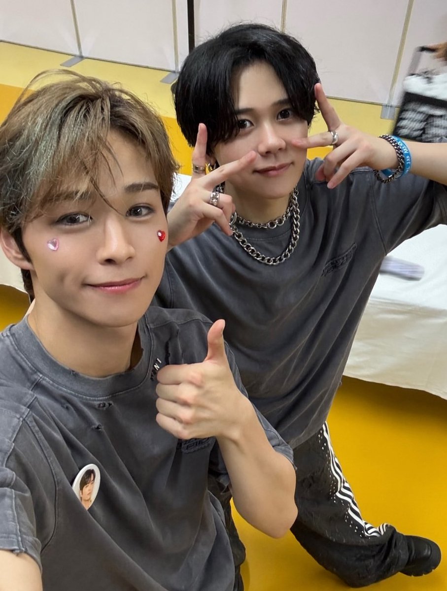 まっきーのあしがかわいいよシリーズ🐶💙 @INI2nd_Photo #ビバラビINI