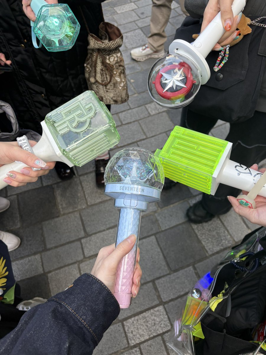 最初どうして良いかわからずペンライトも出せずにいたけど、近くにいた