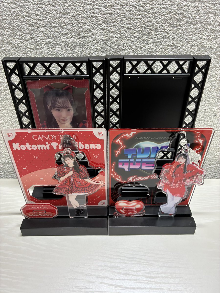 どんどん部屋にきゃんちゅー&琴未ゾーンが増えていく😊 右の背景トレカ