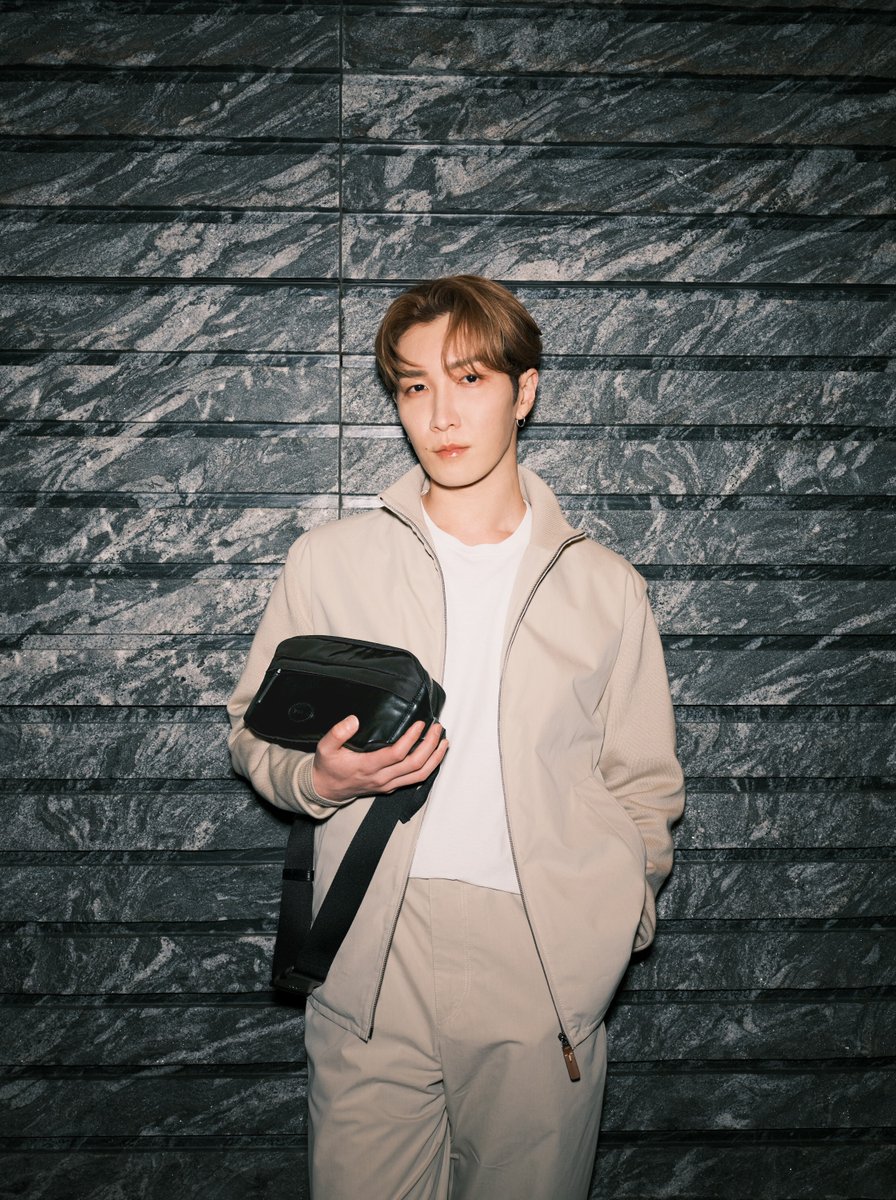 トッズ ブランド アンバサダー #渡辺翔太 のエアポートスタイルを