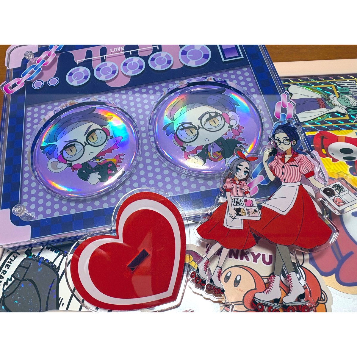 にぶん缶バッジとアクスタちゃん届いた！！！！！！！嬉しい