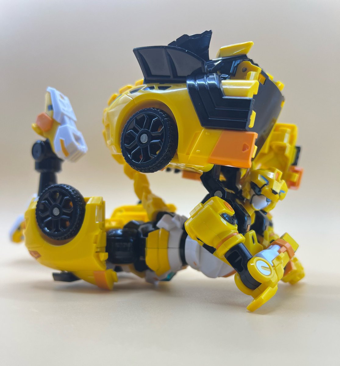 タキちゃん この変形ロボ…可愛い過ぎる #メタルカードボットW