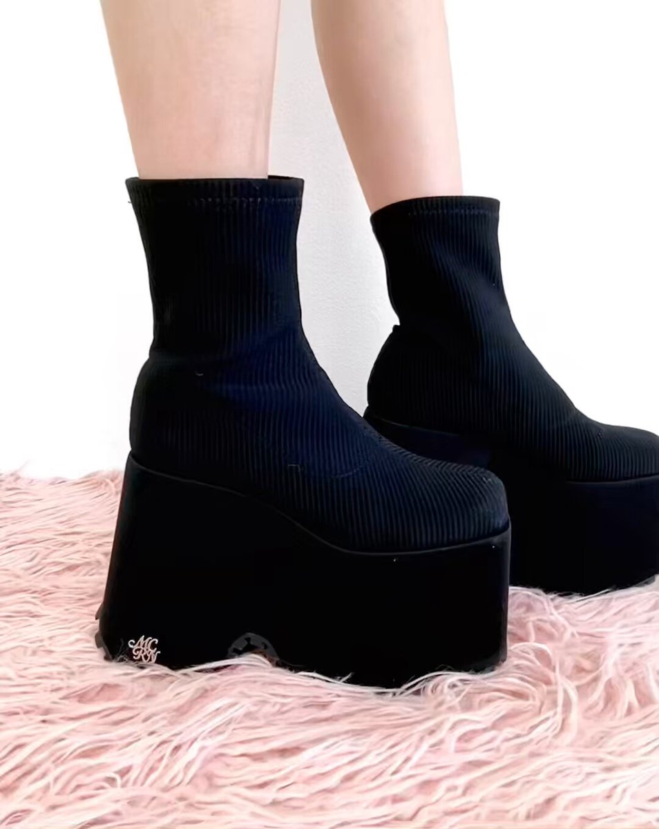 14.5cmソール／ スタイル盛れに特化した超厚底ブーツ🖤 スポーティな