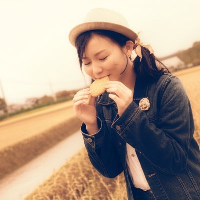 この金彩の変形皿、めっちゃ綺麗すぎて震える…買う勇気出ないわ