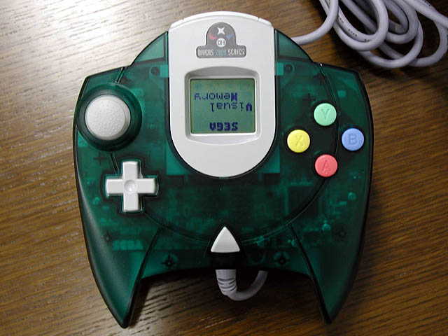 ドリームキャストのゲームも遊べる、個性的なデザインが特徴のテレビ