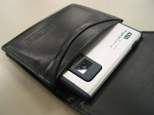 厚さ6mmの世界最薄デジカメ「eyeplate」を買ってみました