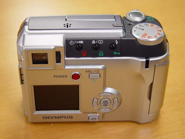 オリンパス、xD-Picture Card対応の光学10倍ズーム機「CAMEDIA C-730