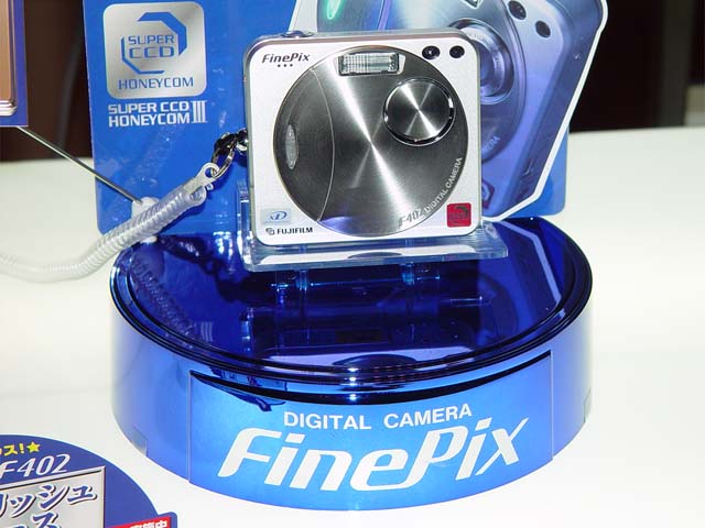 富士フイルム、xD-Picture Card対応のコンパクトデジカメ「FinePix F402」
