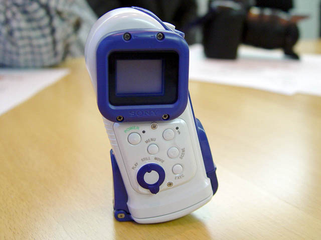 ソニー、水深1.5mで撮影可能な「サイバーショットU DSC-U60」