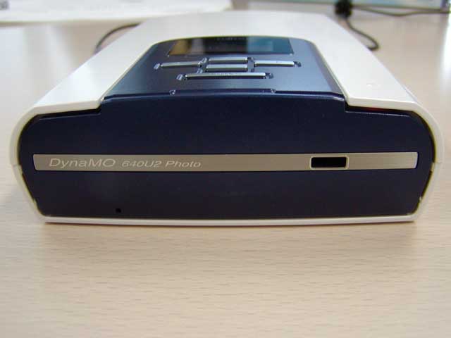 富士通、PCカードスロット搭載の640MB MOドライブ