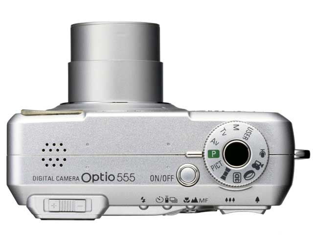 ペンタックス、起動時間約3秒の500万画素デジカメ「オプティオ555」