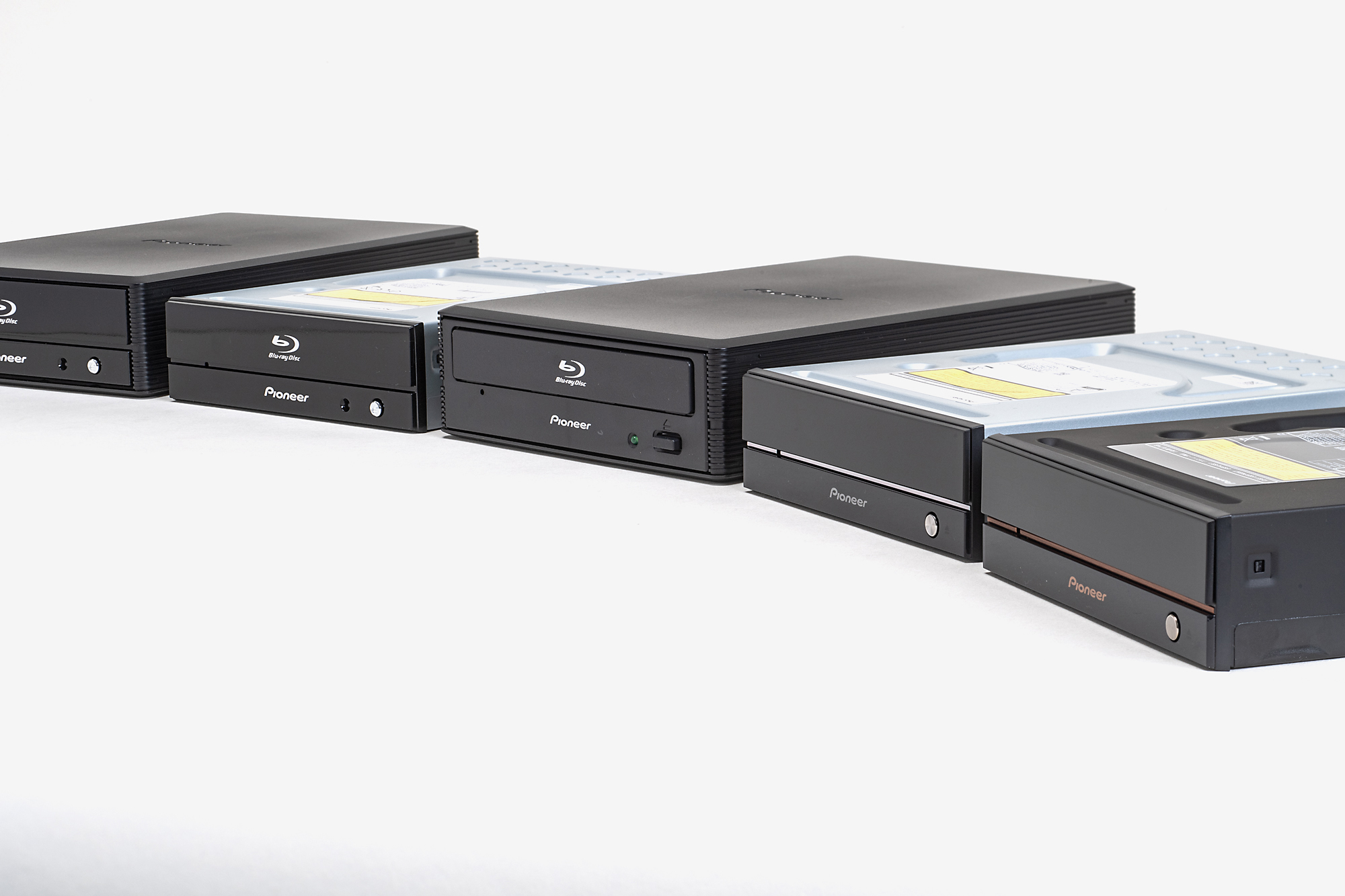 パイオニアから、性能だけでなくデザインまで徹底的にこだわった究極の