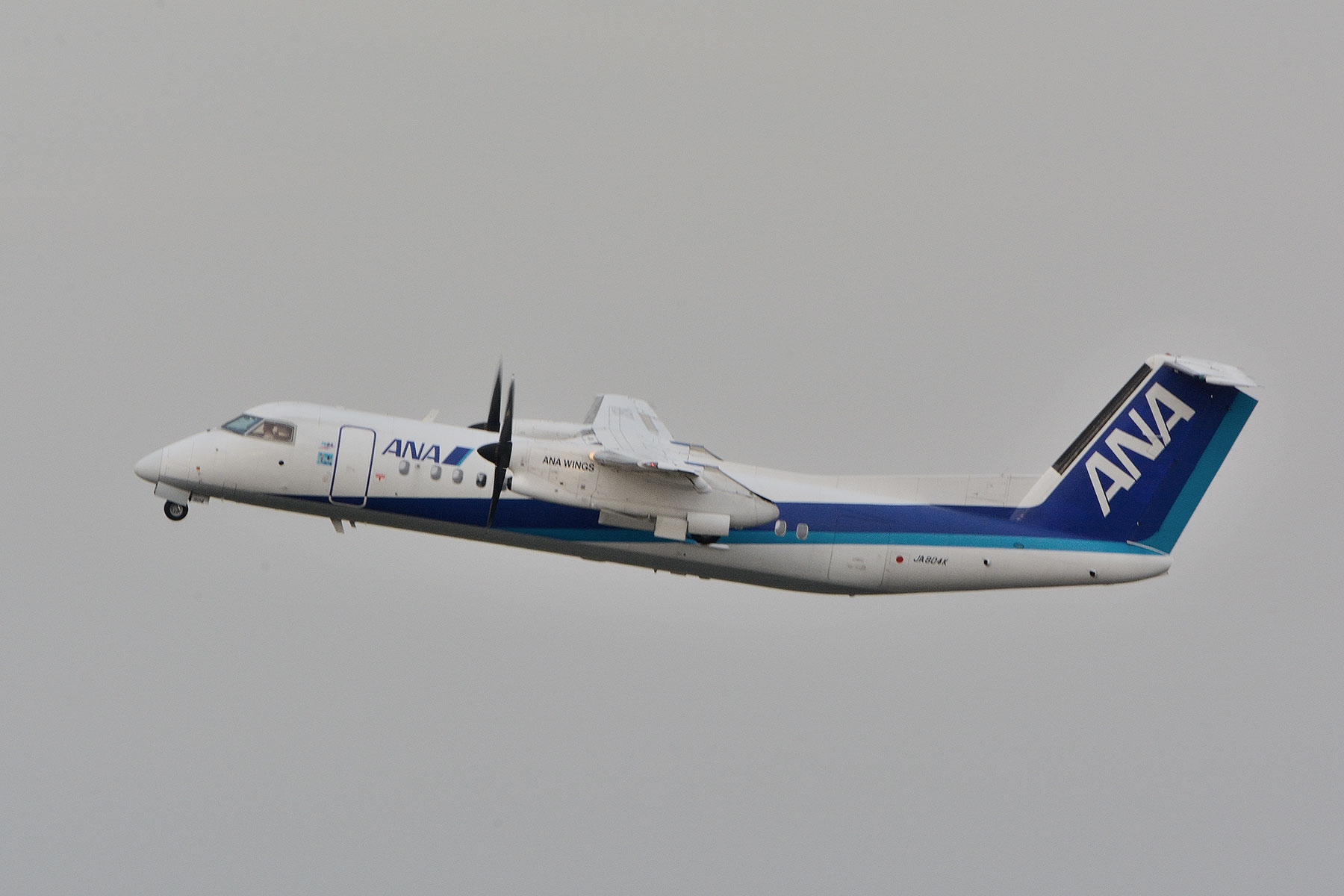 Bombardier DHC-8-Q300 Dash 8 / JA804K - 最終運航日 - : SKY LOUNGE
