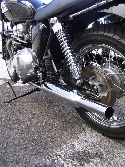 ちょっと試しに直管に・・・。 : 38歳からのトライアンフ・ボンネビル