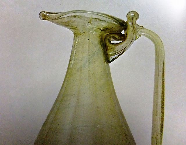 ペルシアの水瓶と白瑠璃瓶 : 写真でイスラーム