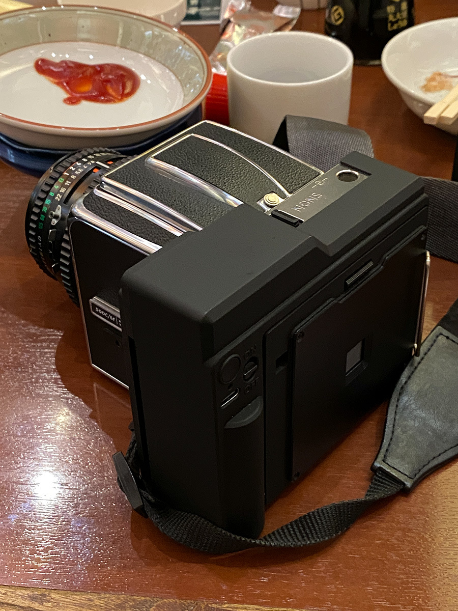 Hasselbladでチェキスクエアを！！NONS Instant Back ショートレビュー