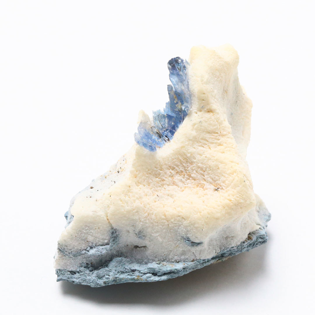 サファイアよりも高価な宝石！？ベニトアイト結晶母岩付き : 石の音