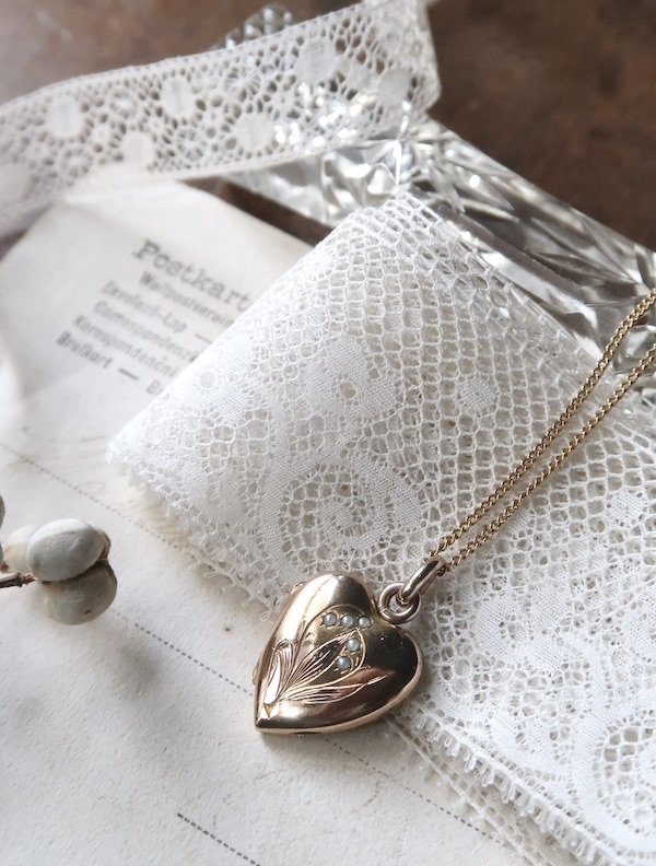 鈴蘭文様 ハートのロケットペンダント : 満月アンティーク