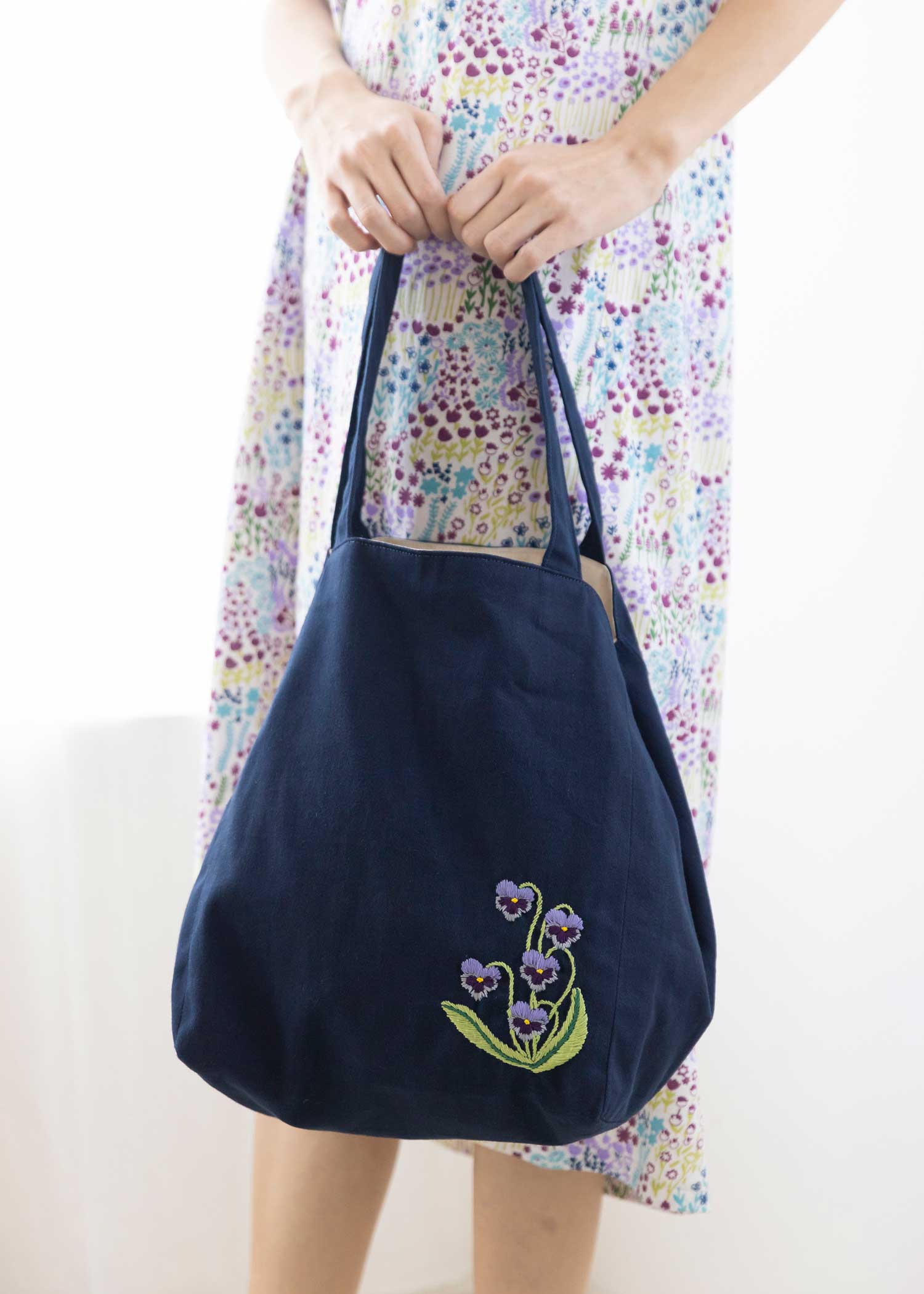 手刺繍アジャスタブルバッグ