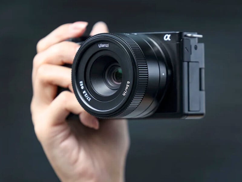The Ulanzi 27mm f/2.8 Is the Company's First Mirrorless Lens