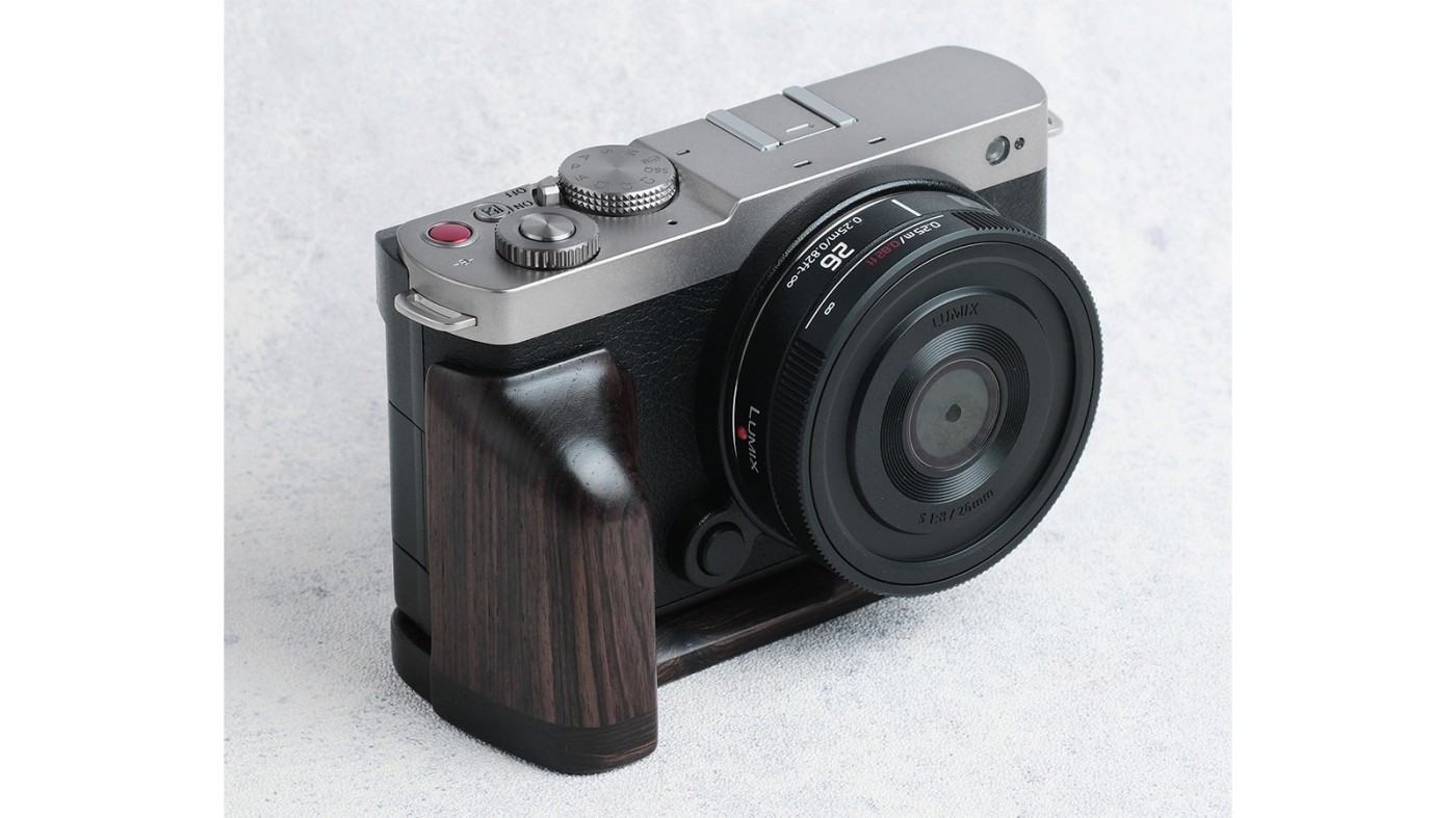 焦点工房、SHOTENのパナソニックLUMIX S9用カメラウッドグリップ「S9