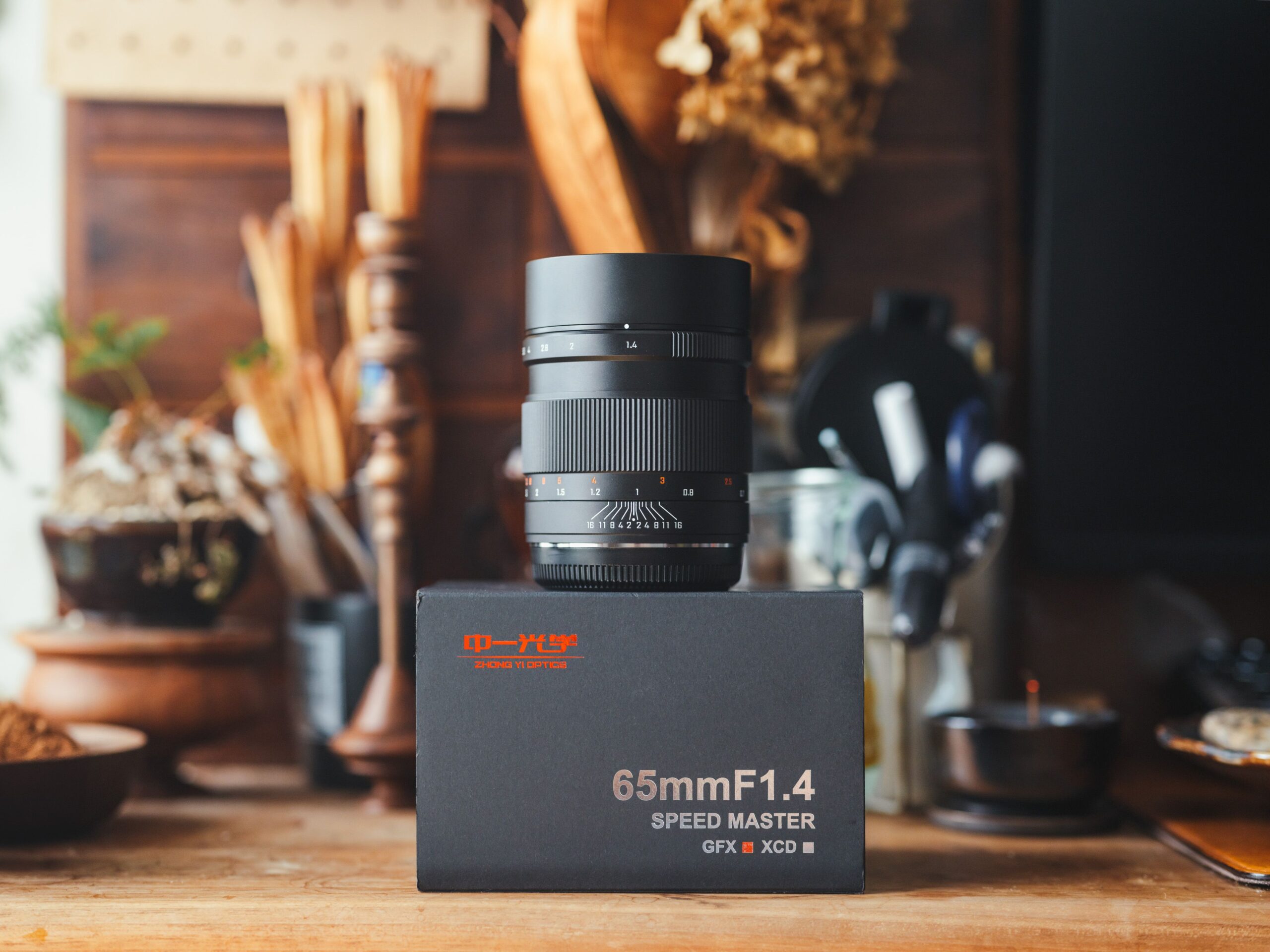 言葉で表せない魔力、Mitakon。中一光学 “Speedmaster 65mm F1.4