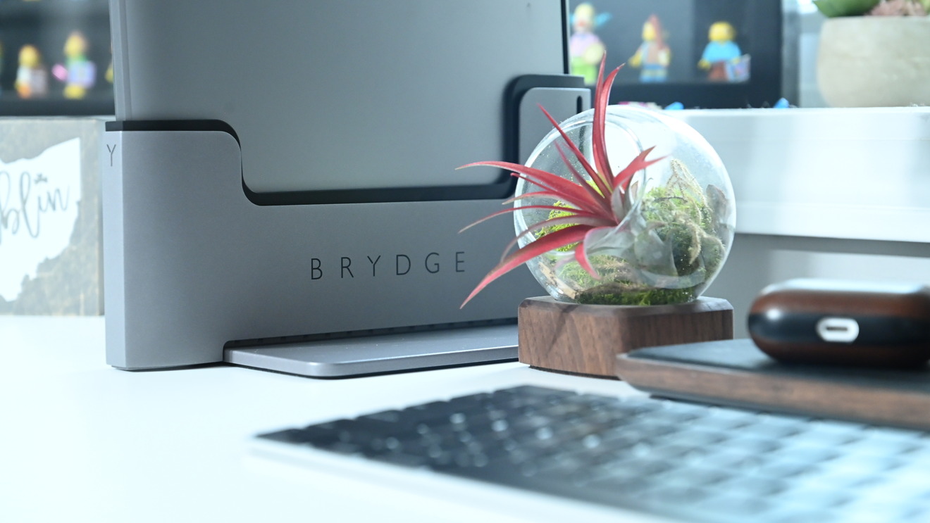 Review: Brydge Vertical Dock is an expensive and elegant way to
