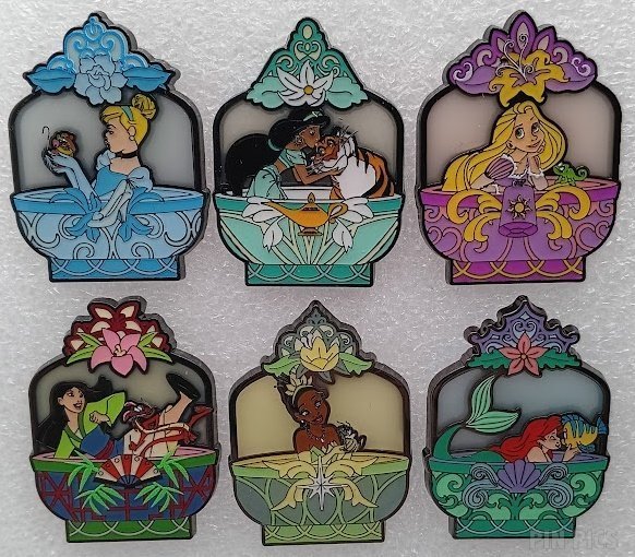 PP172049 - LFLY - Princess and Sidekick Dome Set - Hot Topic - PinPics