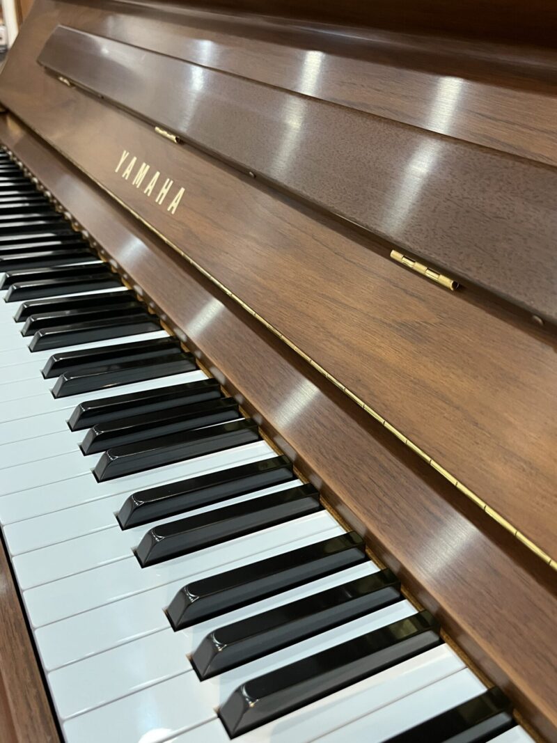 猫足のウォルナット!人気の木目でグレードの高いピアノをお探しの方に