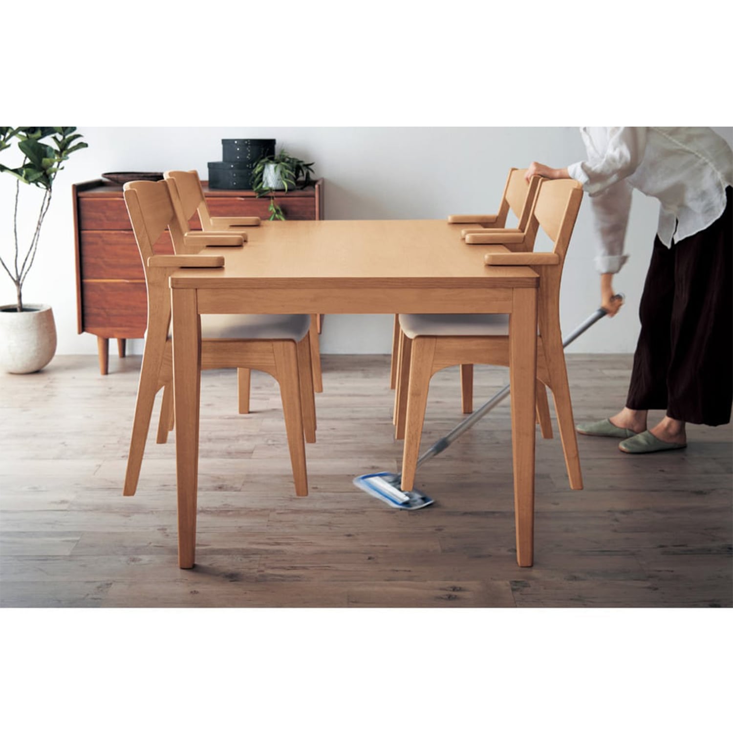 天板に掛けられる肘付きチェア2脚セット（ダイニングチェア/ソファー