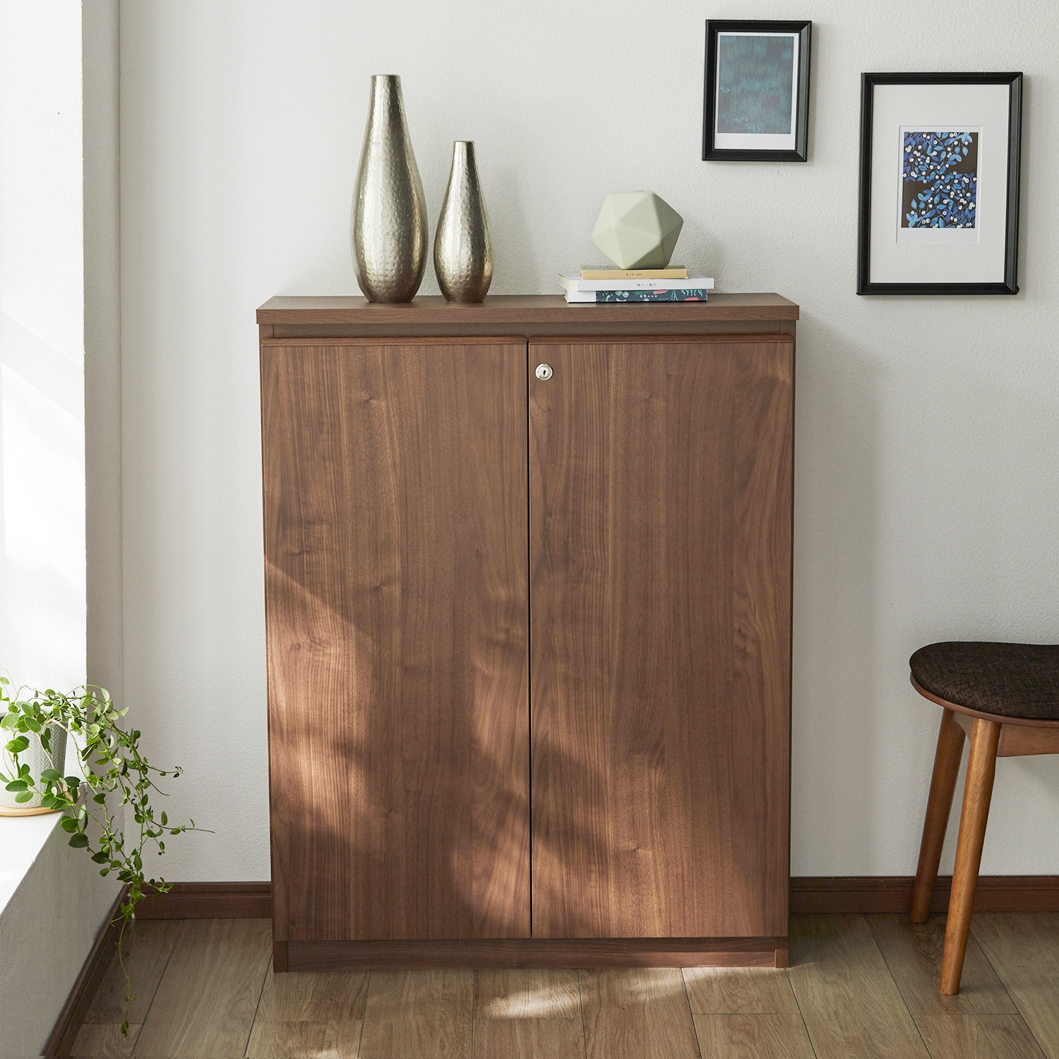 大量収納！まるで造り付け家具のようなロータイプ同人誌ラック（本棚