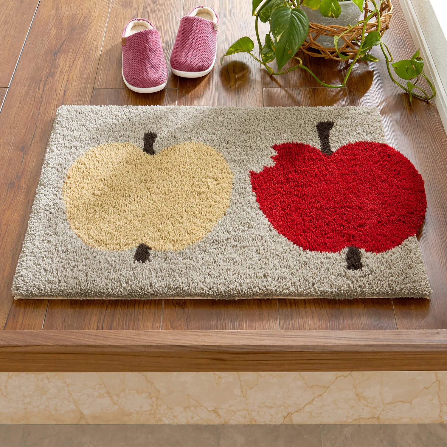 リンゴデザインの玄関マット（玄関マット）｜(フィンレイソン