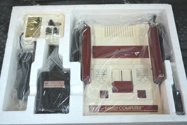 任天堂 ファミコン本体 ファミリーコンピューター HVC-001 箱入 極美品