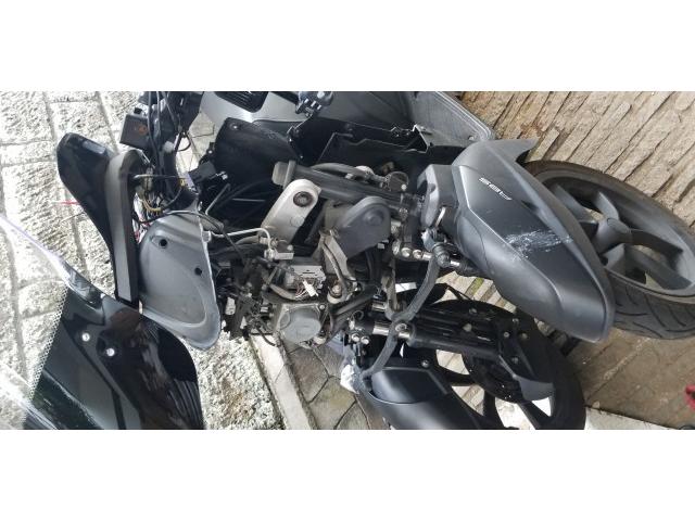 トリシティ155ルーフ付き車体 フロントライト交換（株式会社