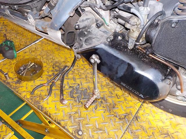 エンジンがかからない？かけられない？ ライブDIO-ZXの駆動系整備