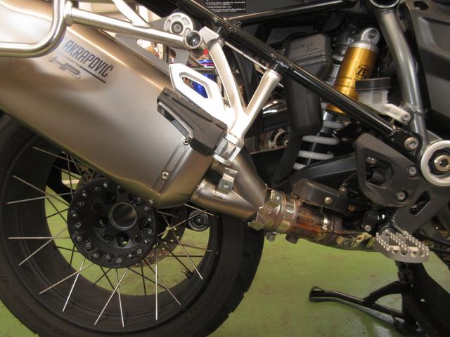 BMW R1250GS-A アクラポビッチマフラー取付②（Motorrad