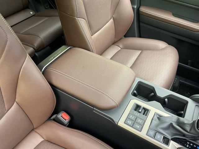 トヨタ ランドクルーザー250 ZX 4WD ディーゼル（軽油） 7人