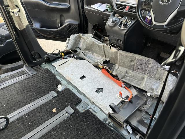 ヴォクシーHV ZWR80 ハイブリッドバッテリー 修理 交換 ハイブリッド