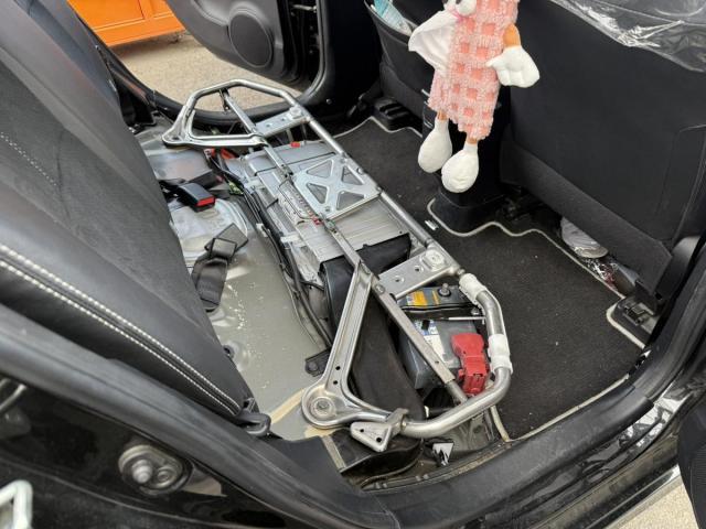 トヨタ アクア リビルトハイブリッドバッテリー交換を致しました