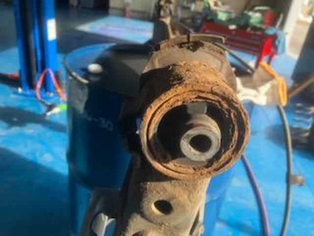 アルファードG リヤ アクスル ビームブッシュ交換｜グーネットピット