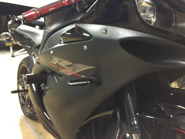 奈良県 奈良市 ヤマハ 〔YZF-R1〕 シーケンシャルウインカー取り付け