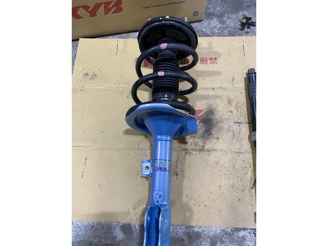 CV5W デリカD5 ショックアブソーバー交換｜グーネットピット