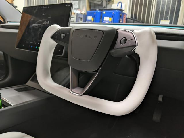 モデル3 ハイランド テスラ ヨークハンドル交換 ステアリング交換