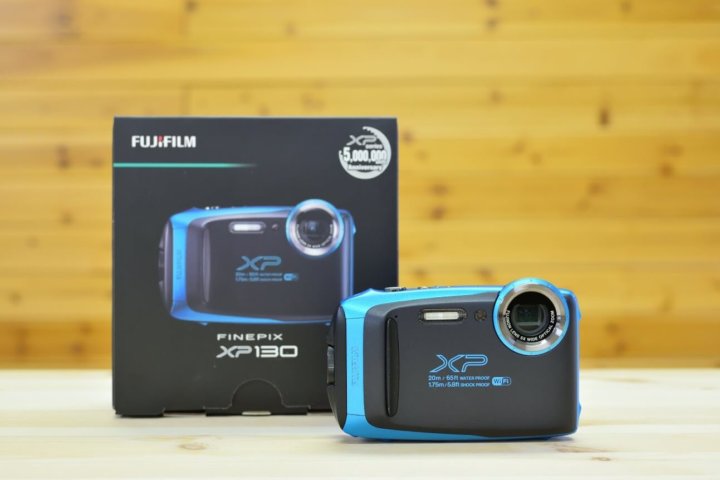 防水カメラFUJIFILM FinePix XP130を前機種やライバル機と比較しながら