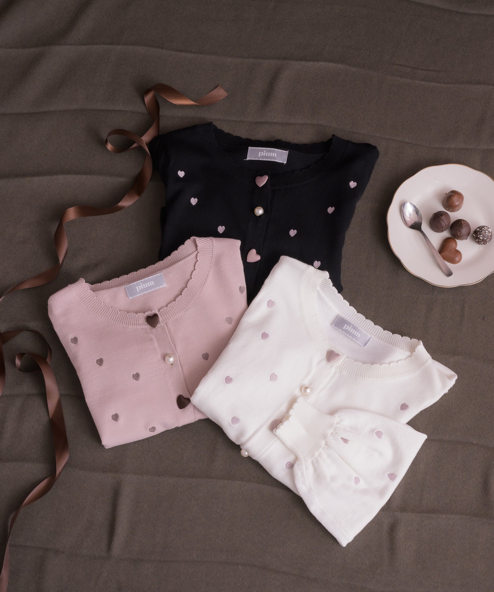 バイカラーハート刺繍カーディガン – pium