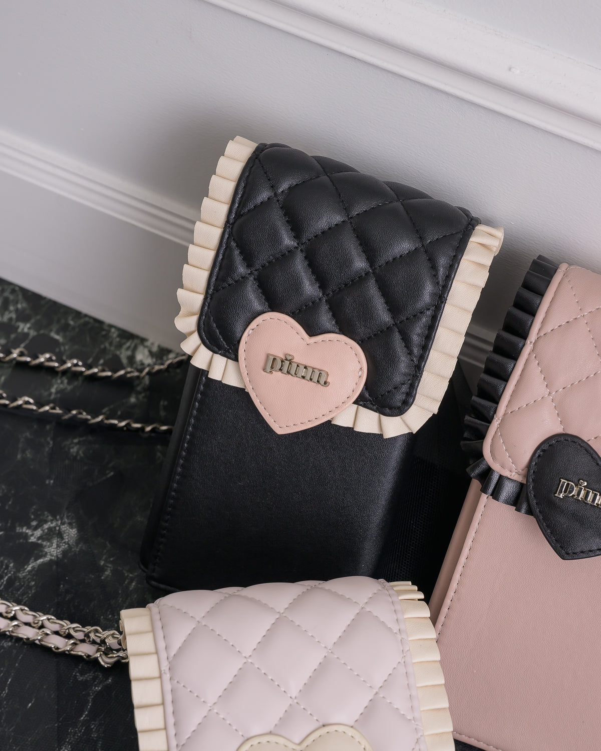 piumハートキルティングフォンホルダー