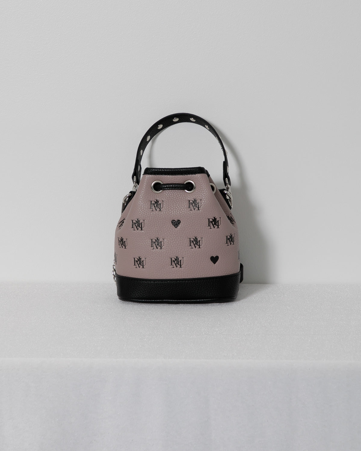 piumモノグラムドローストリングミニバッグ